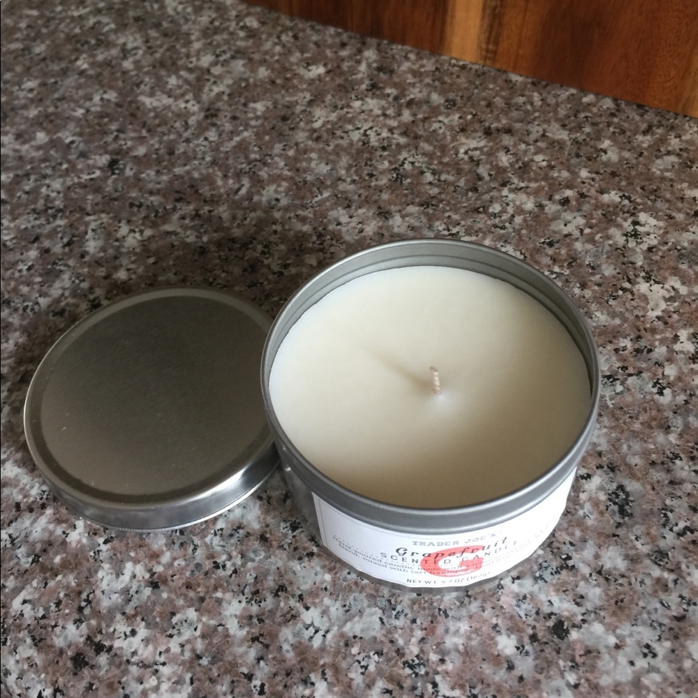 NEW Trader Joe’s Grapefruit Scented Candle 5.7 oz - Picture 5 of 5